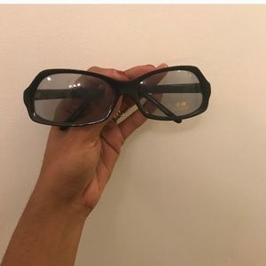 Black 90s sunglasses